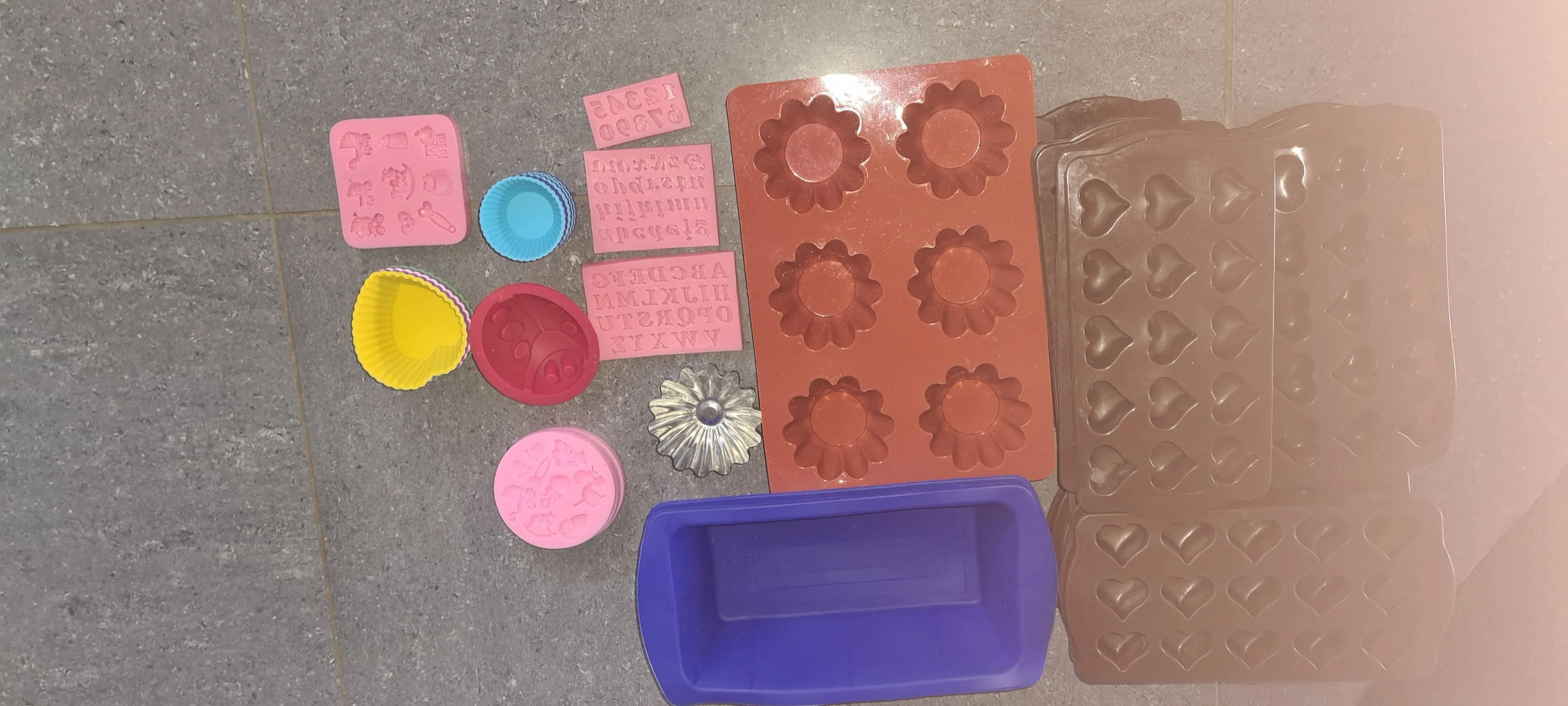 BRAND NEW/USED SILICONE MOLD DE-STASH