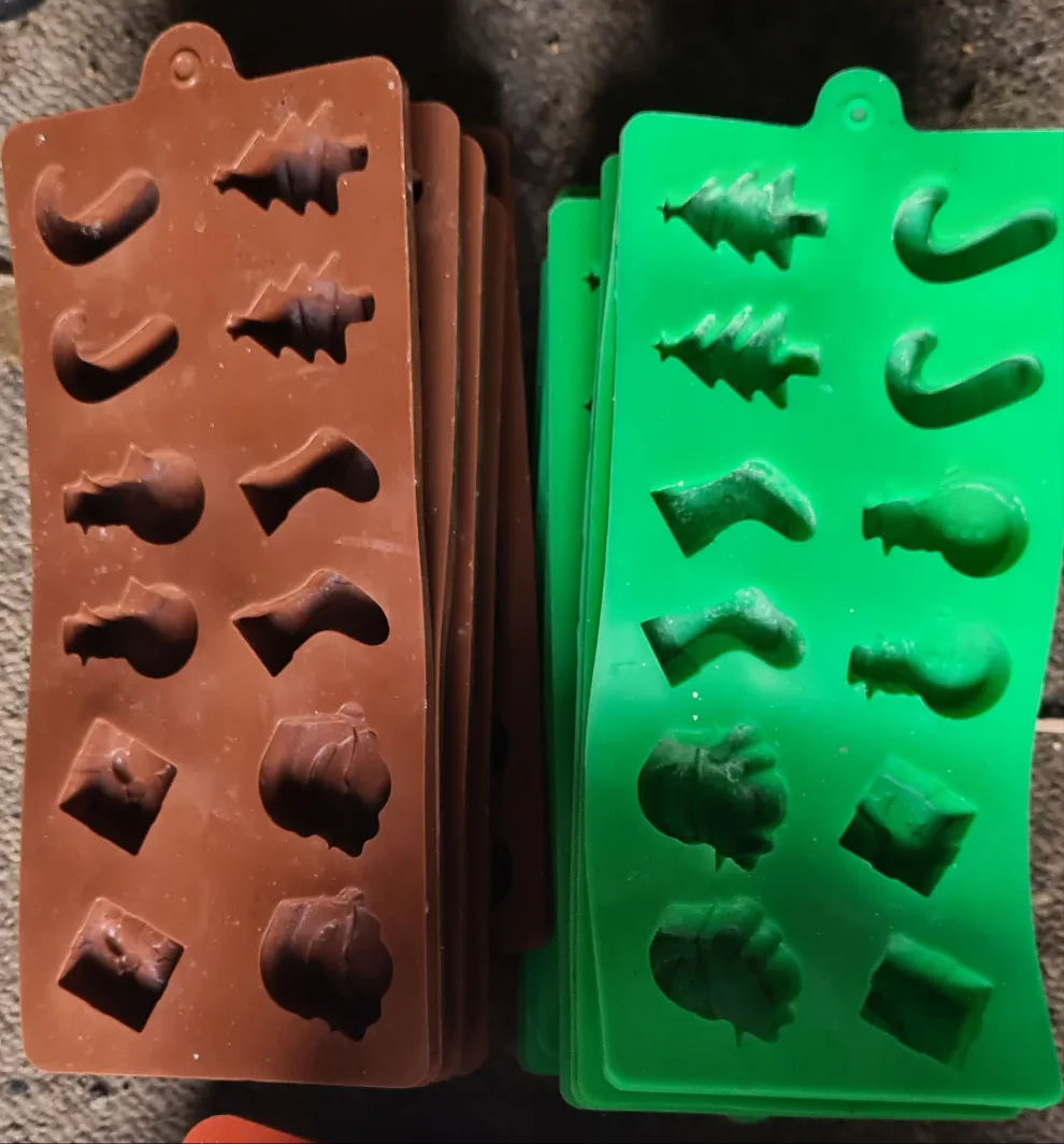 BRAND NEW/USED SILICONE MOLD DE-STASH