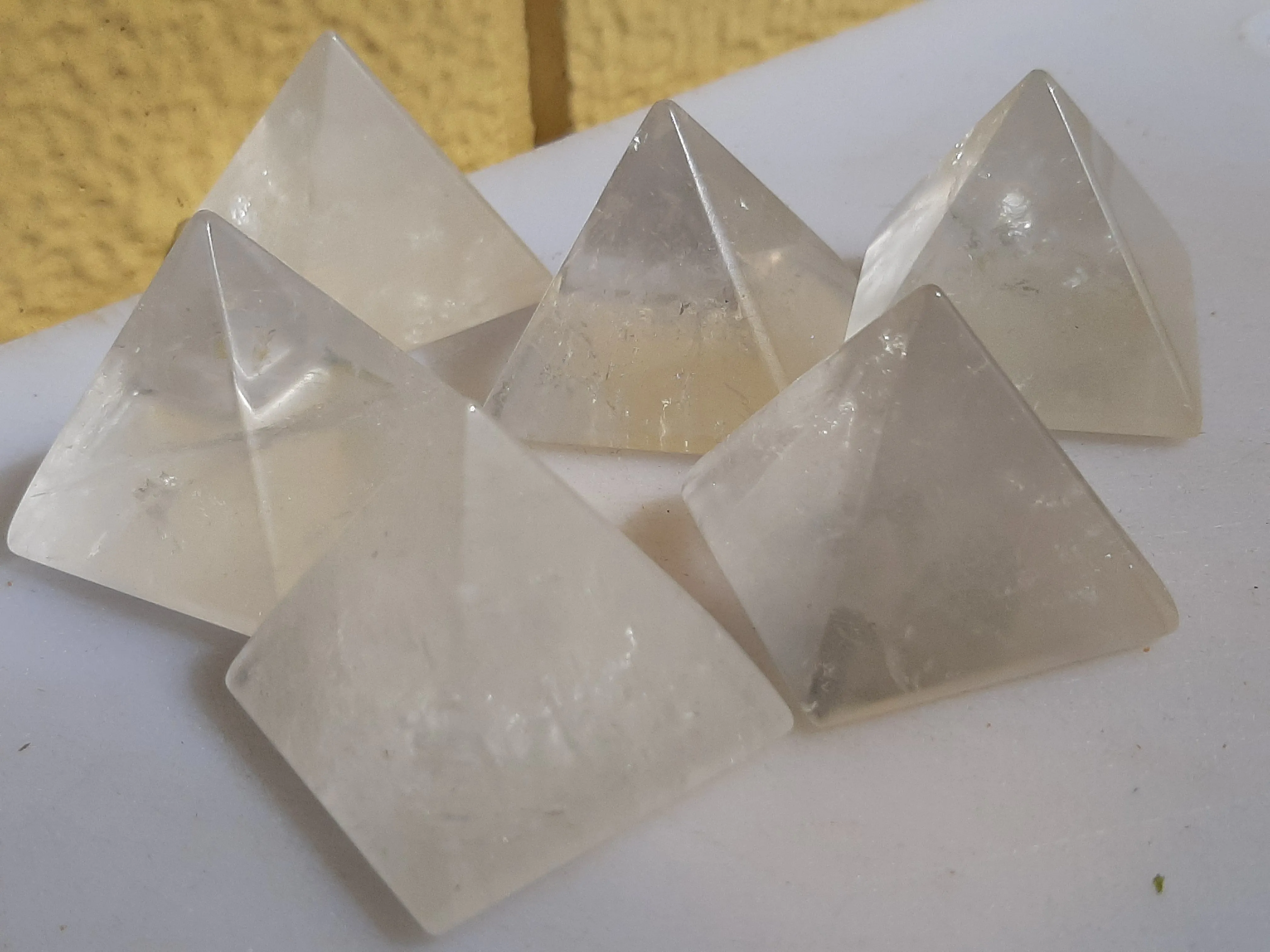 CLEAR QUARTZ PYRAMID 4CM