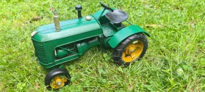 GREEN TRACTOR