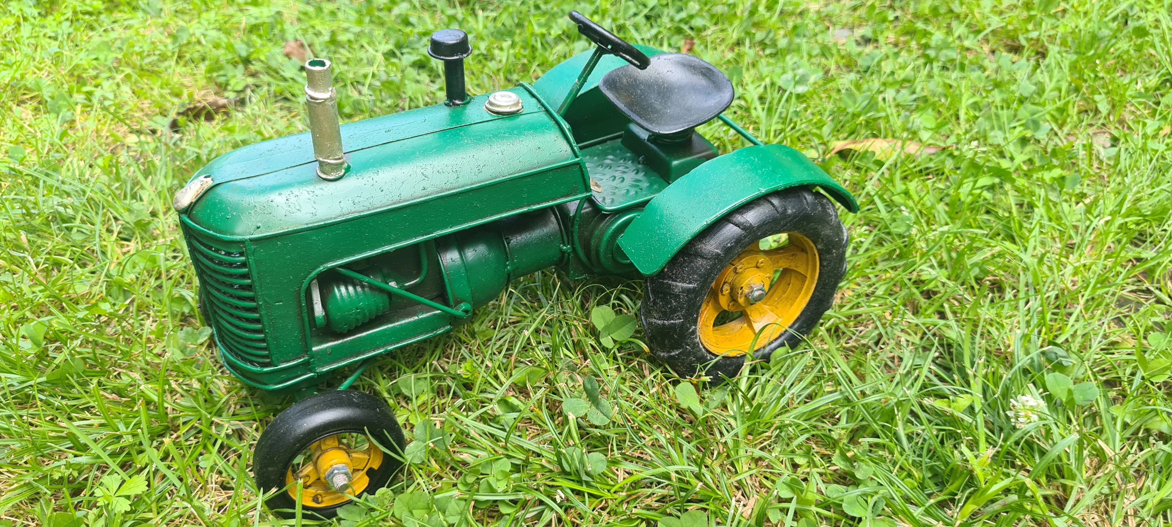 GREEN TRACTOR