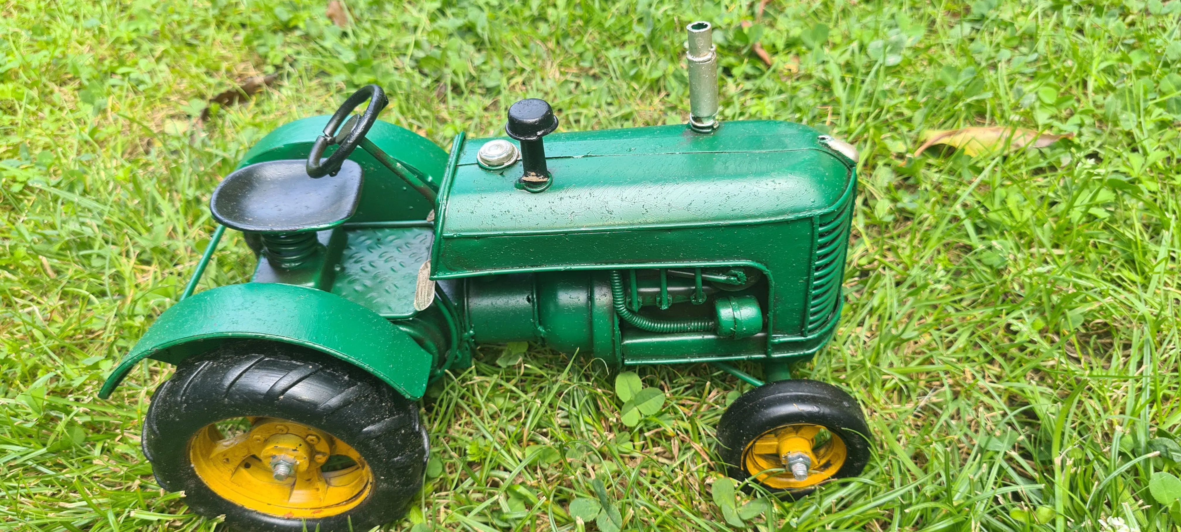 GREEN TRACTOR