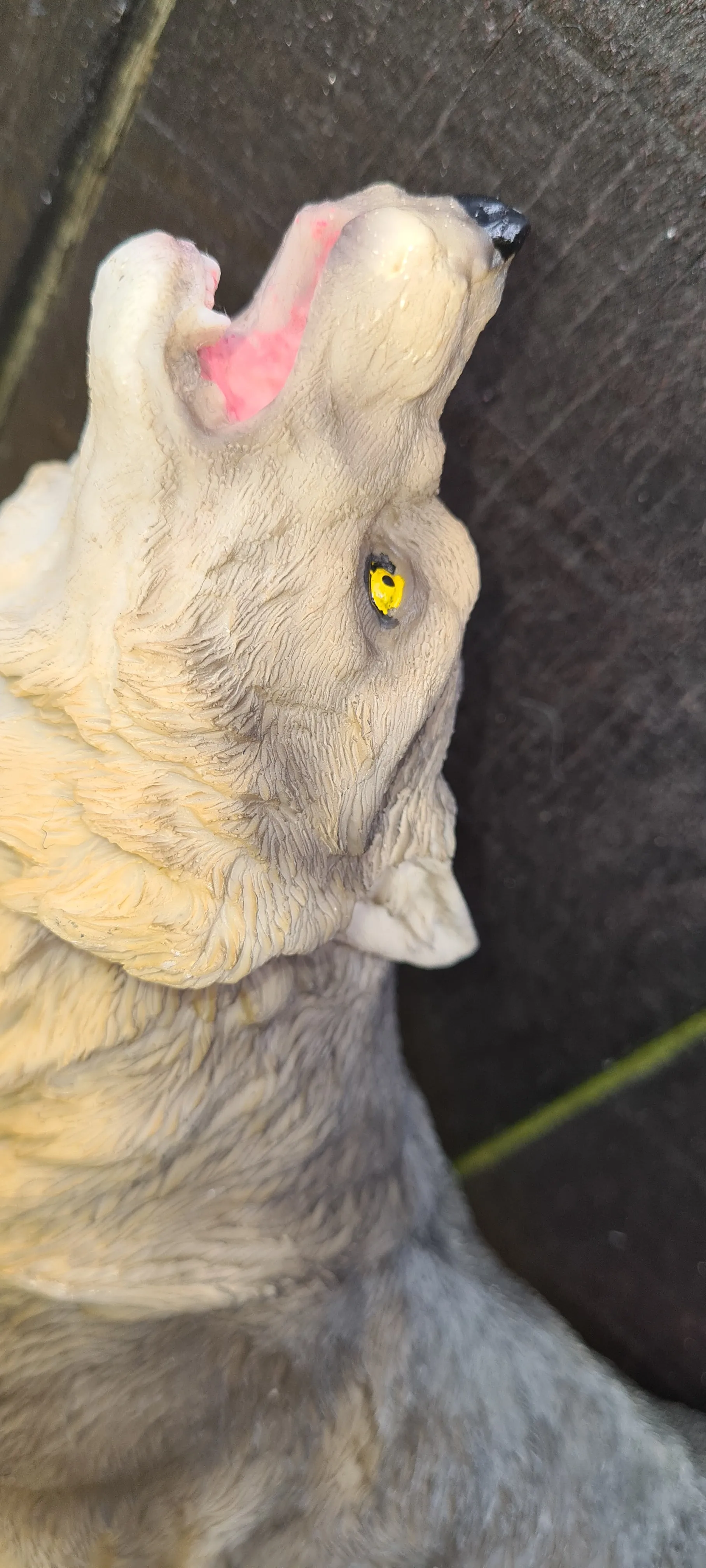 HOWLING WOLF FIGURINE-large