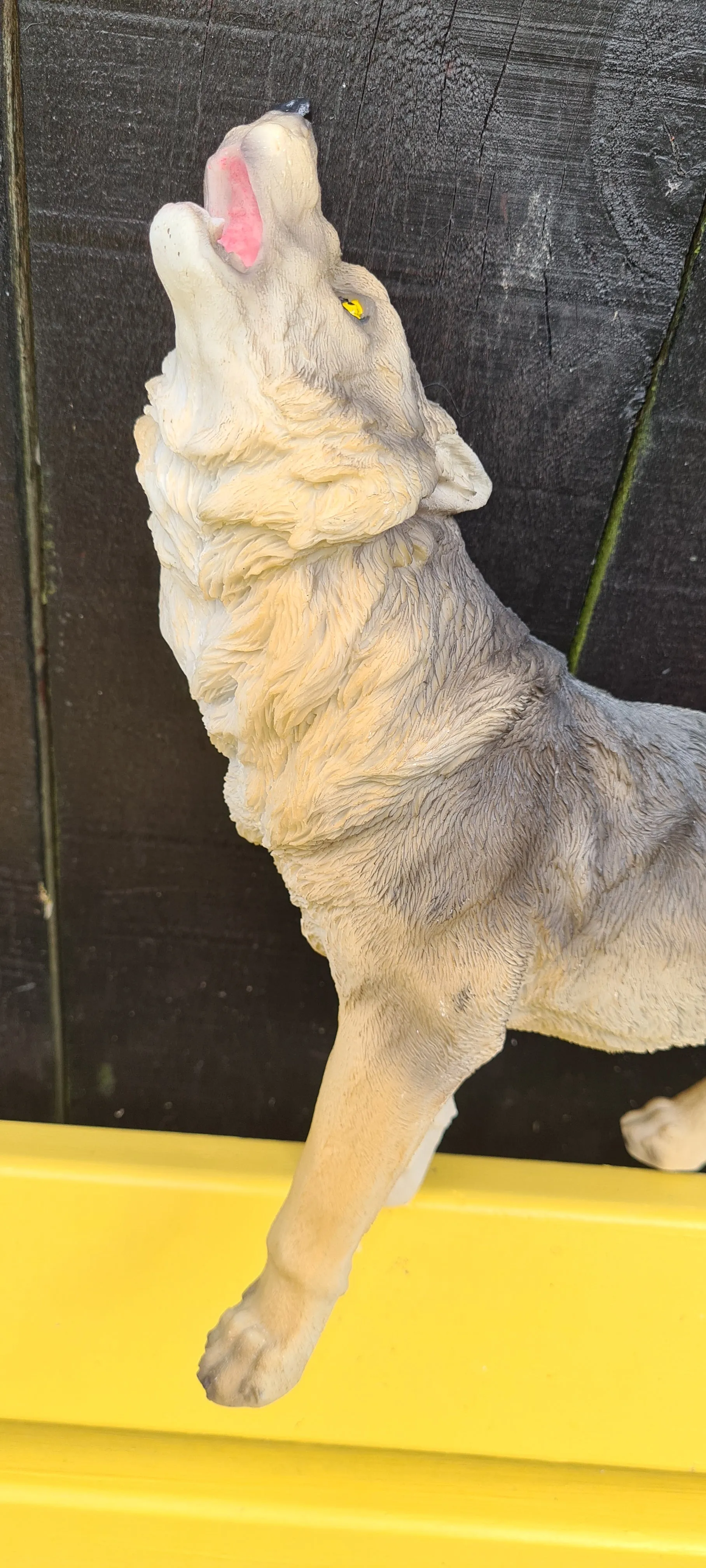 HOWLING WOLF FIGURINE-large