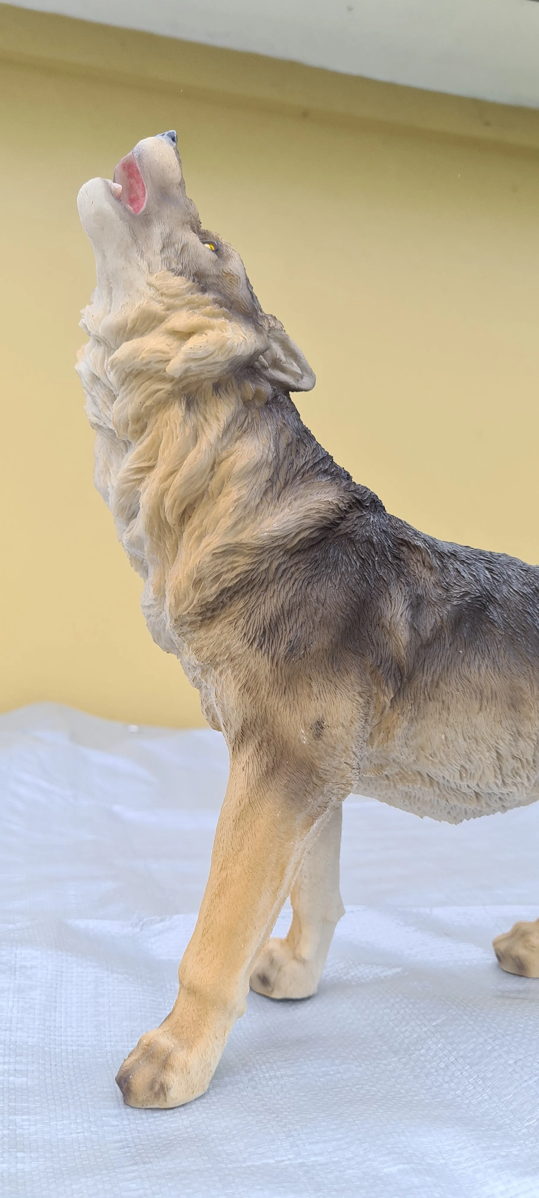 HOWLING WOLF FIGURINE-large