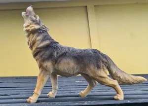 HOWLING WOLF FIGURINE-large