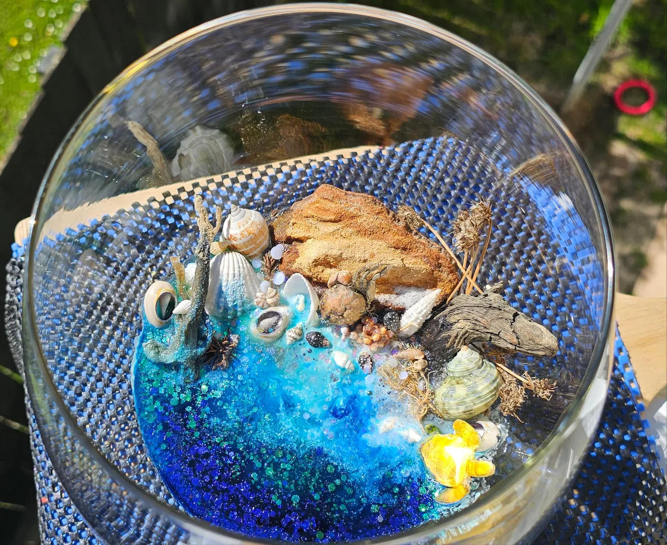 LARGE FEATURE BEACHY SCENE CANDLE HOLDER