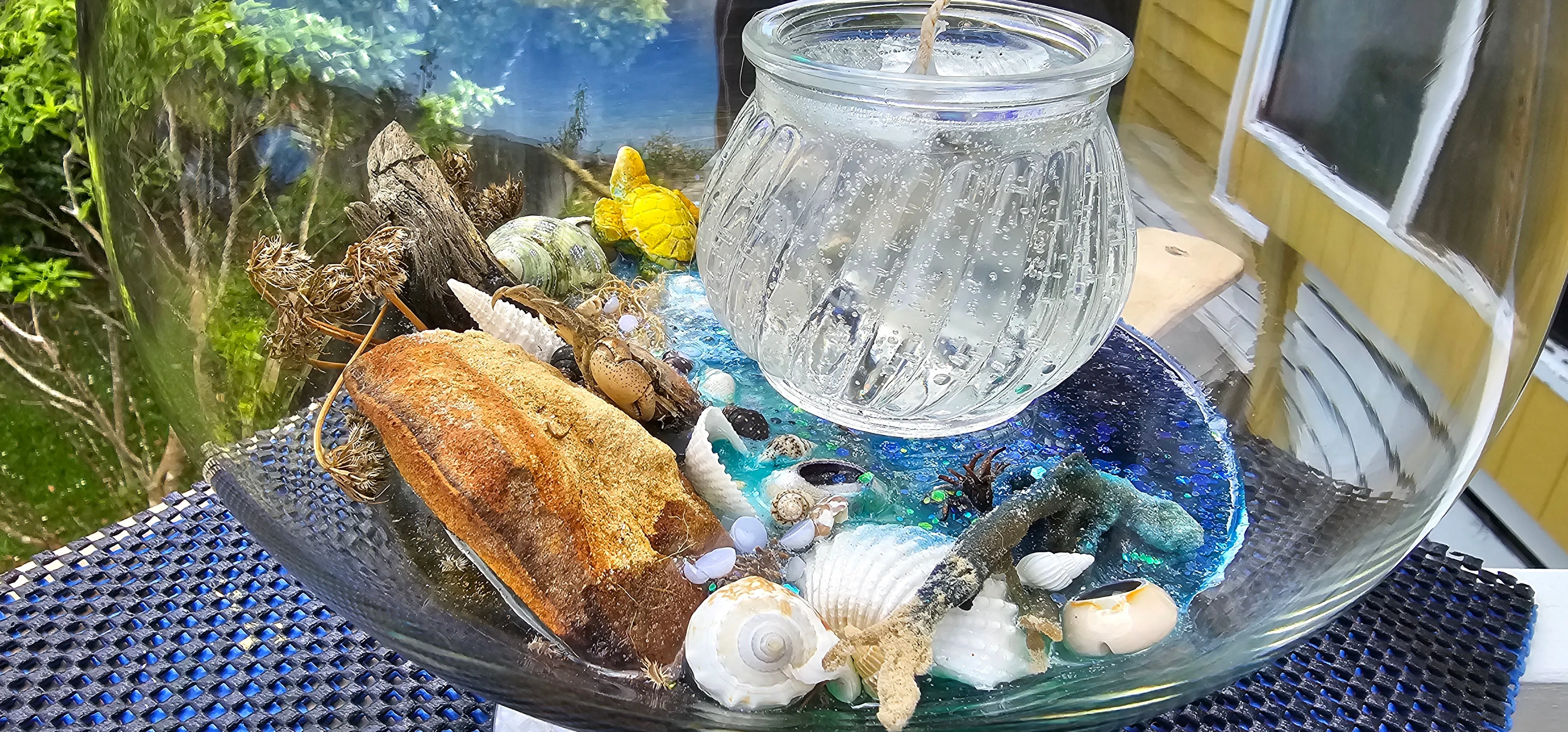 LARGE FEATURE BEACHY SCENE CANDLE HOLDER