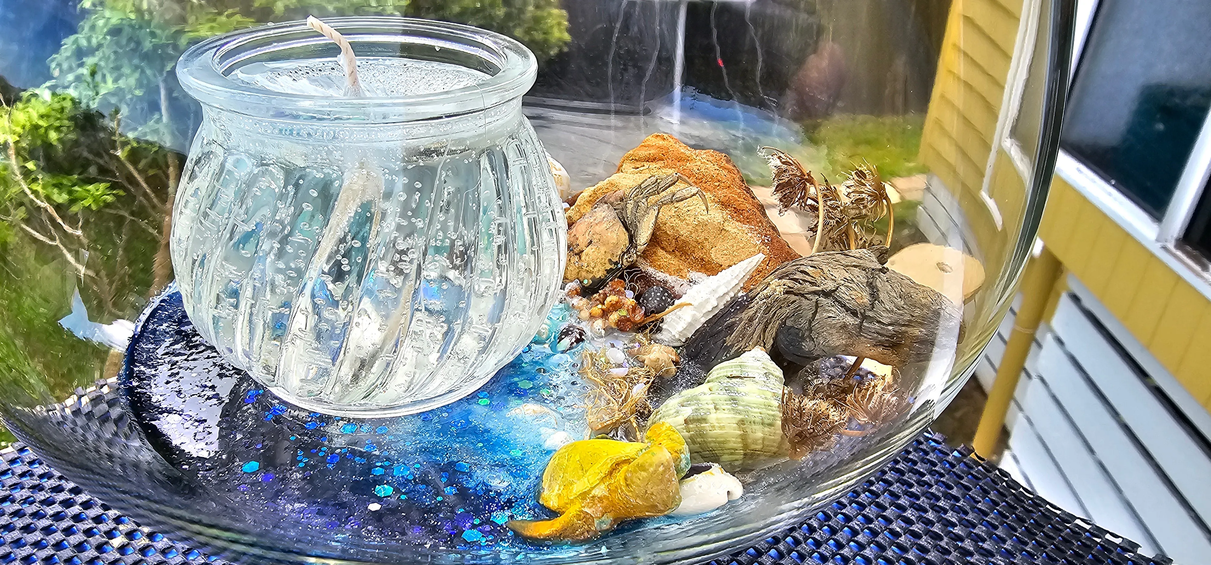 LARGE FEATURE BEACHY SCENE CANDLE HOLDER