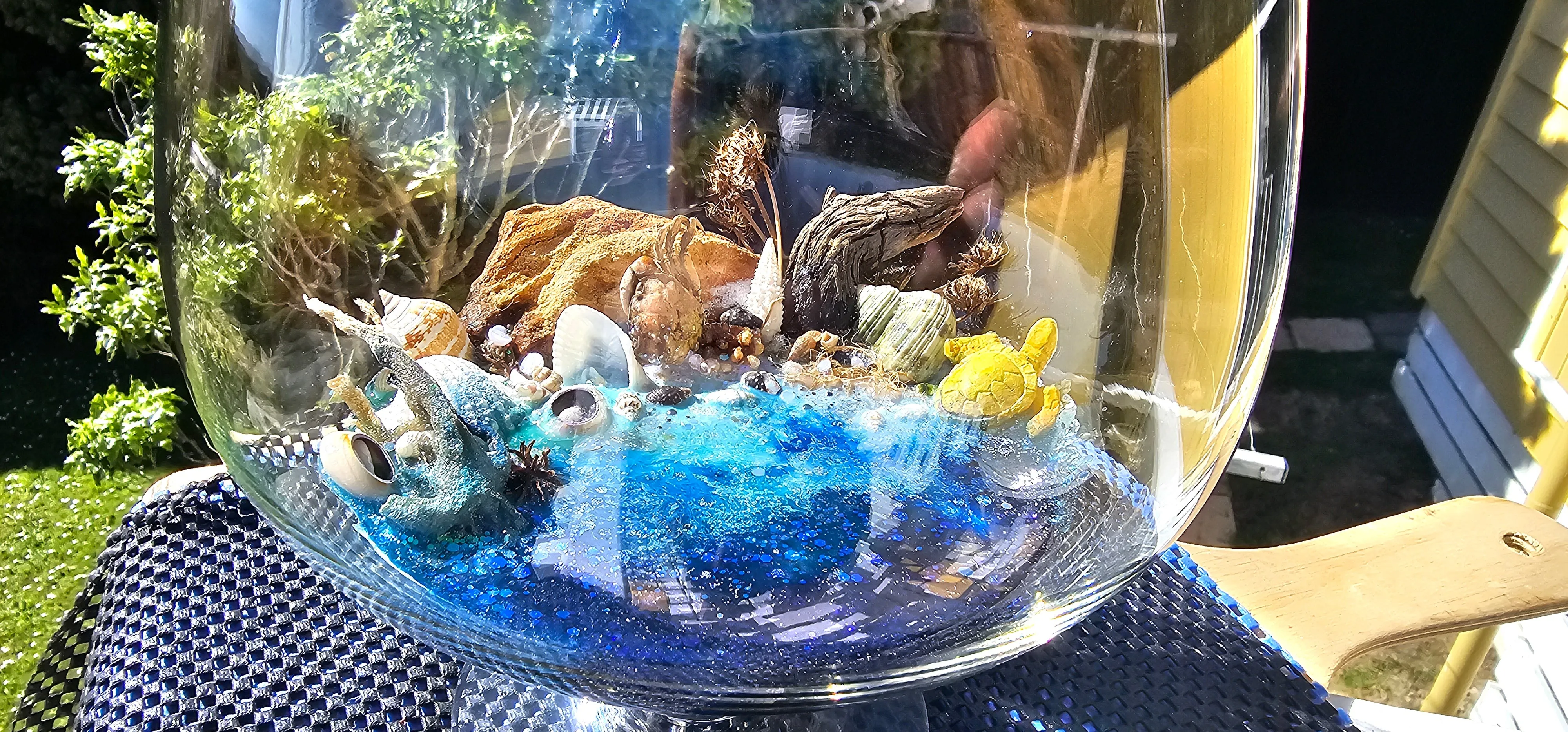 LARGE FEATURE BEACHY SCENE CANDLE HOLDER