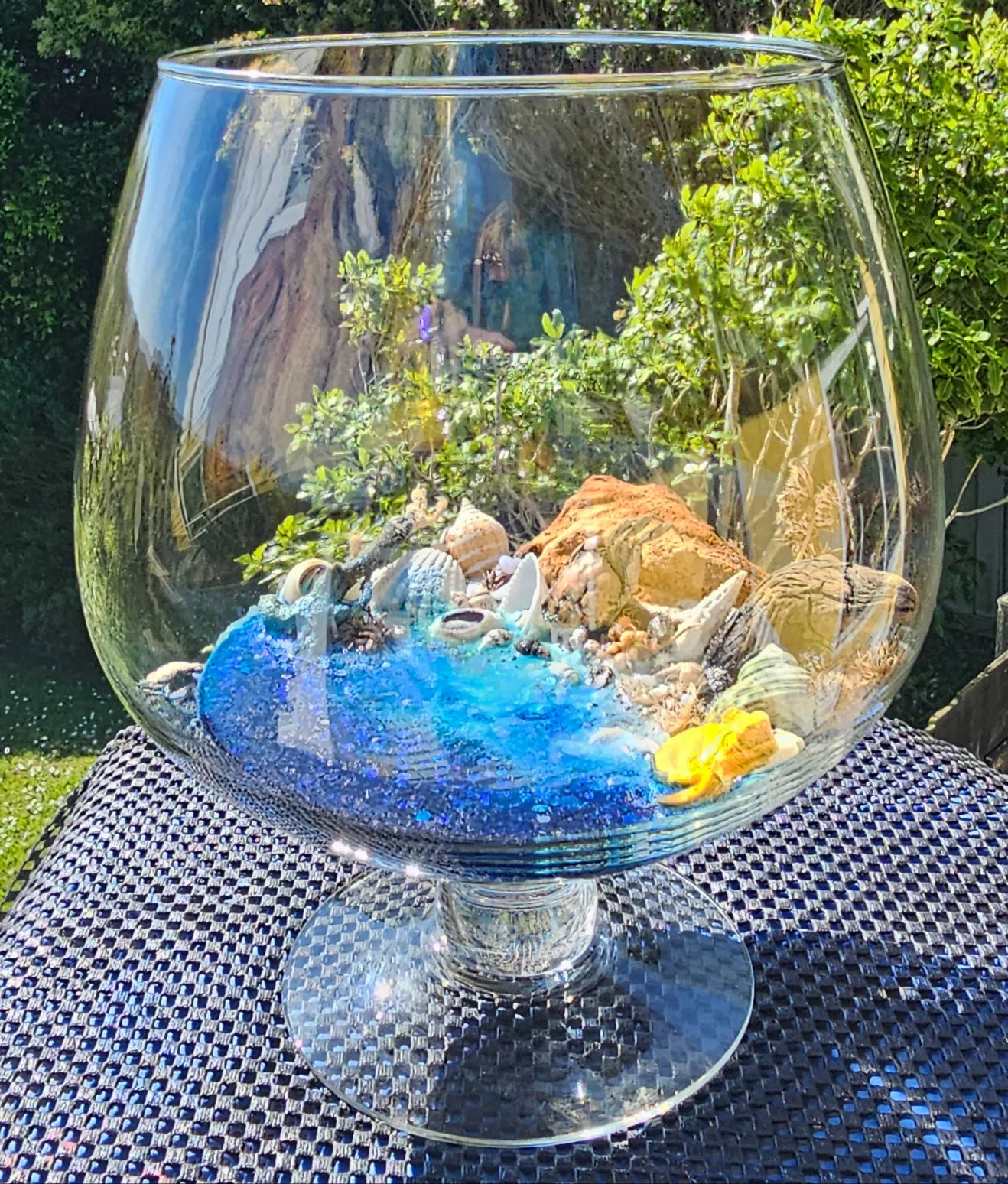 LARGE FEATURE BEACHY SCENE CANDLE HOLDER
