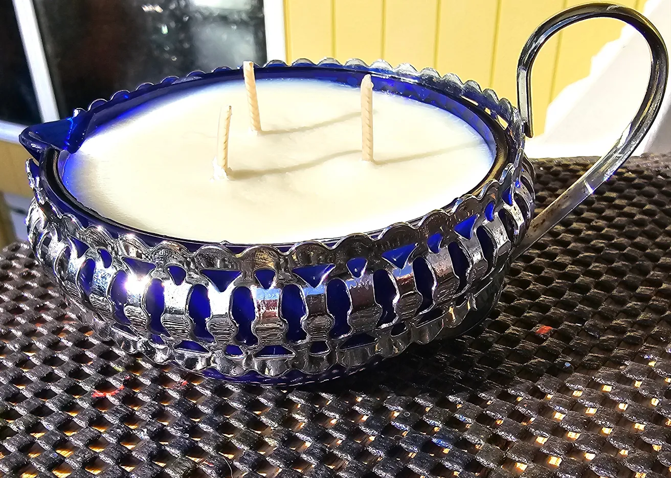 LUCIOUS LIME IN ANTIQUE COBALT BLUE DISH