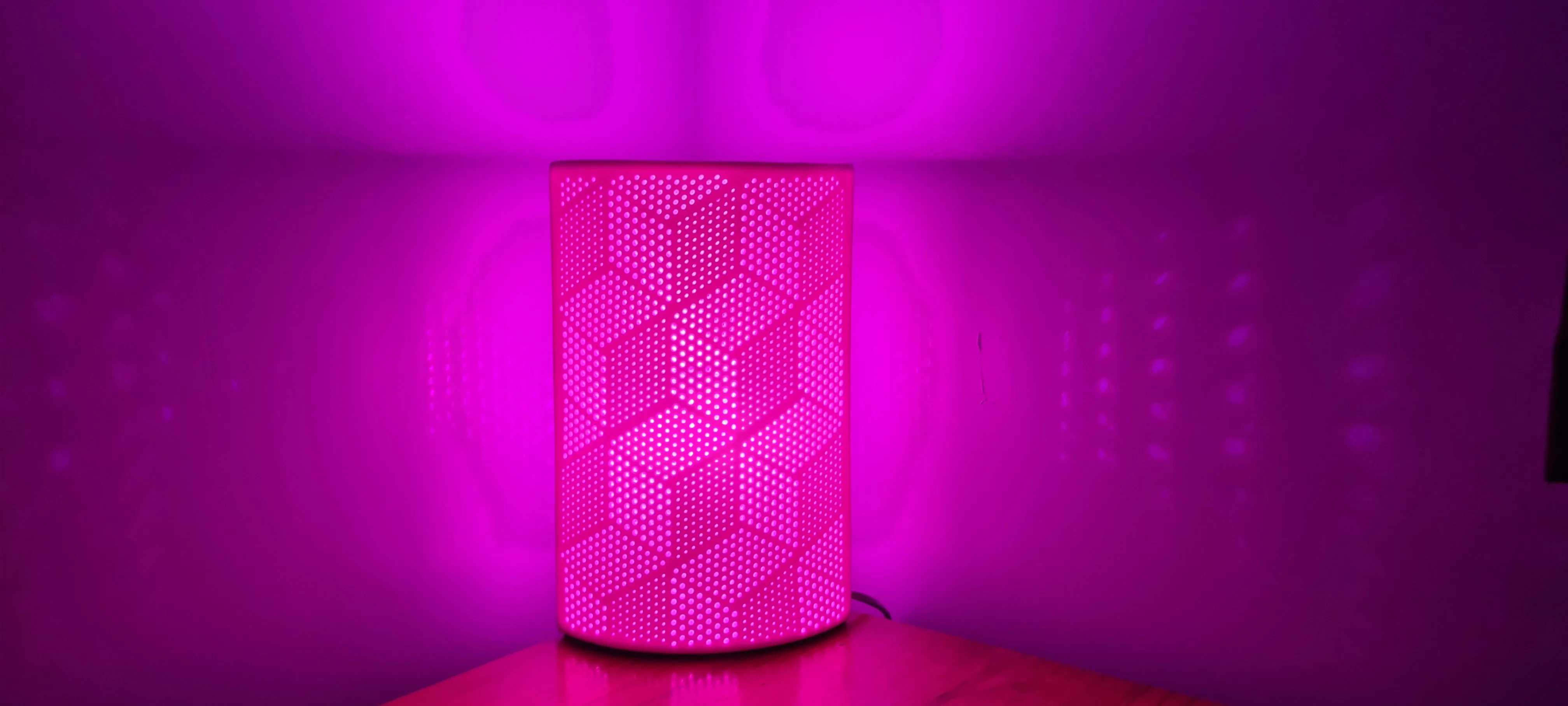 MAGENTA CUBE CERAMIC LAMP