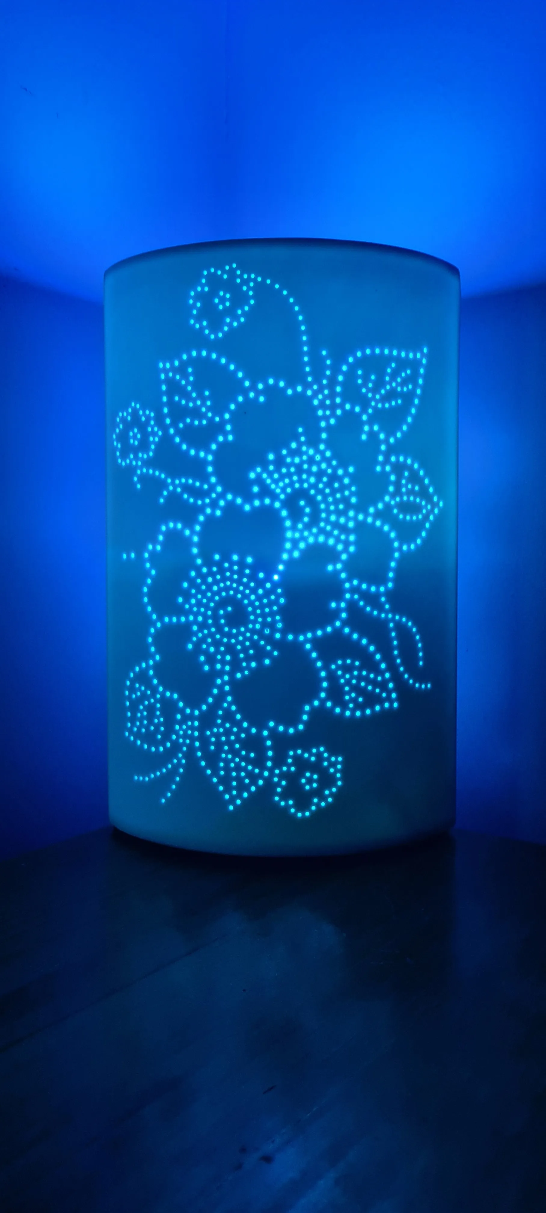 UNIQUE COLOUR CHANGING WHITE FLOWER CERAMIC LAMP